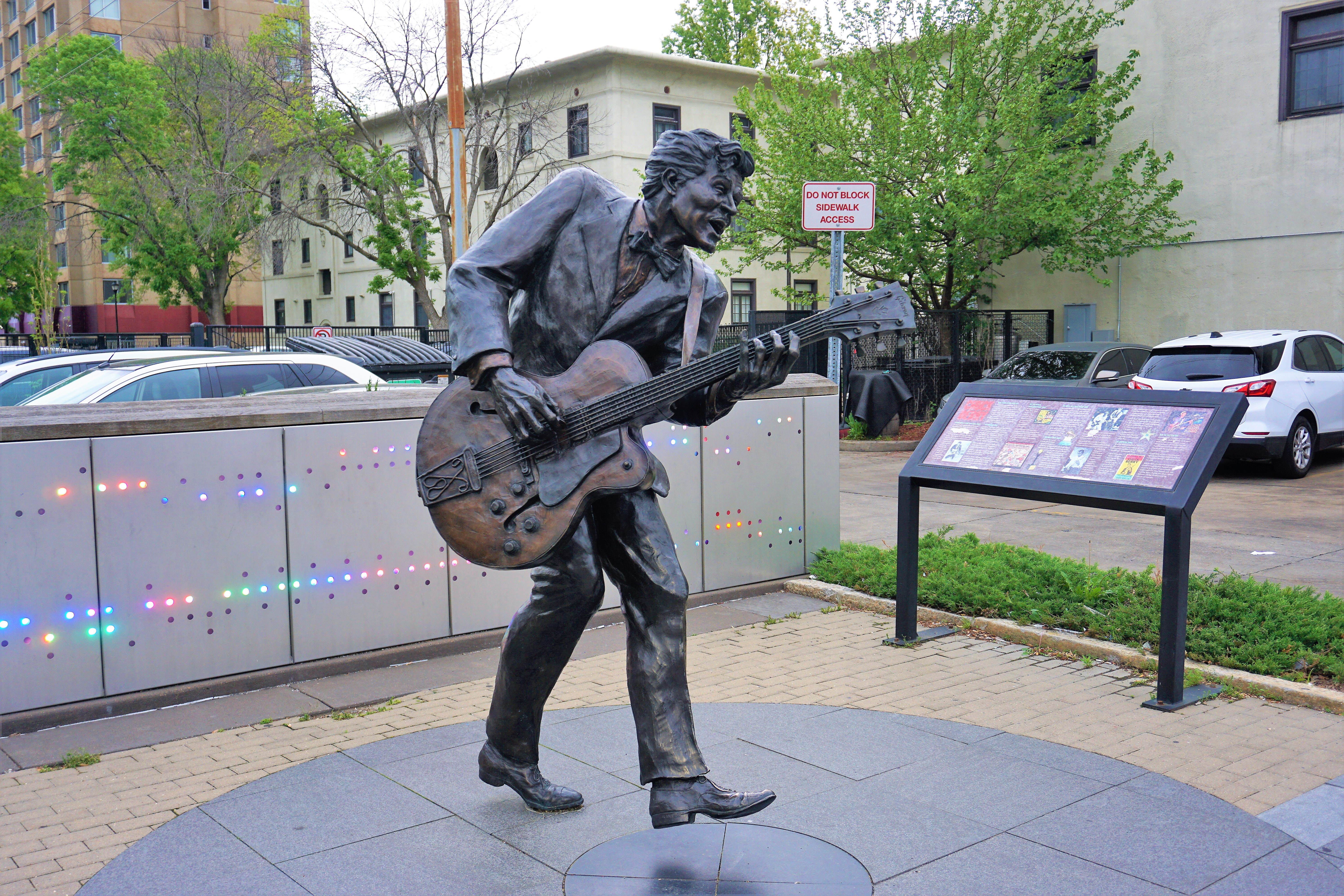 DON'T MISS SAINT LOUIS! – Aimless Wanderings